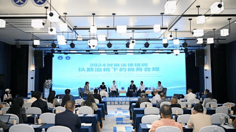 专利申请文件包括请求书、说明书、权利要求书、摘要等。撰写过程中，需注意以下几点：
